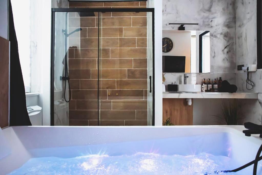 Love Room, La Douce Angevine Angers Exterior photo