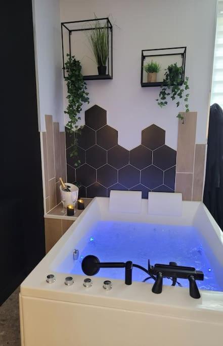 Love Room, La Douce Angevine Angers Exterior photo